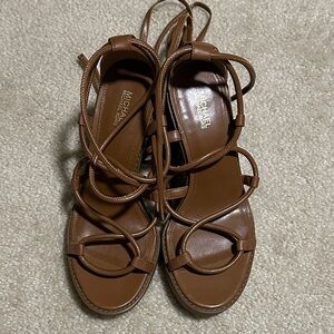 NWOT Michael Kors vero Leather Sandals size 7.5